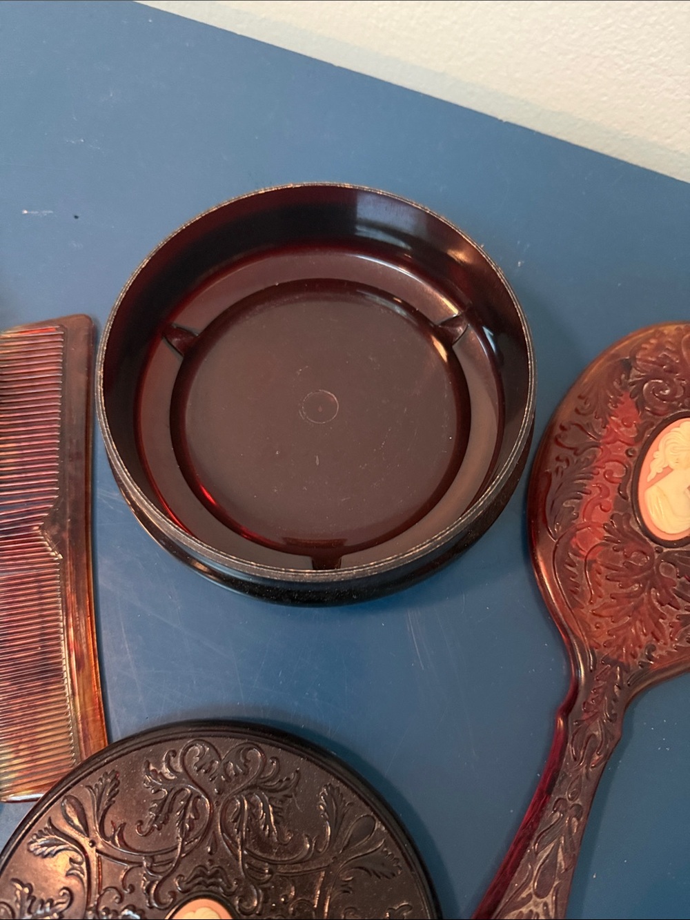 Avon Vintage Tortoiseshell Vanity Set with Cameo Accents - Picture 2 of 5